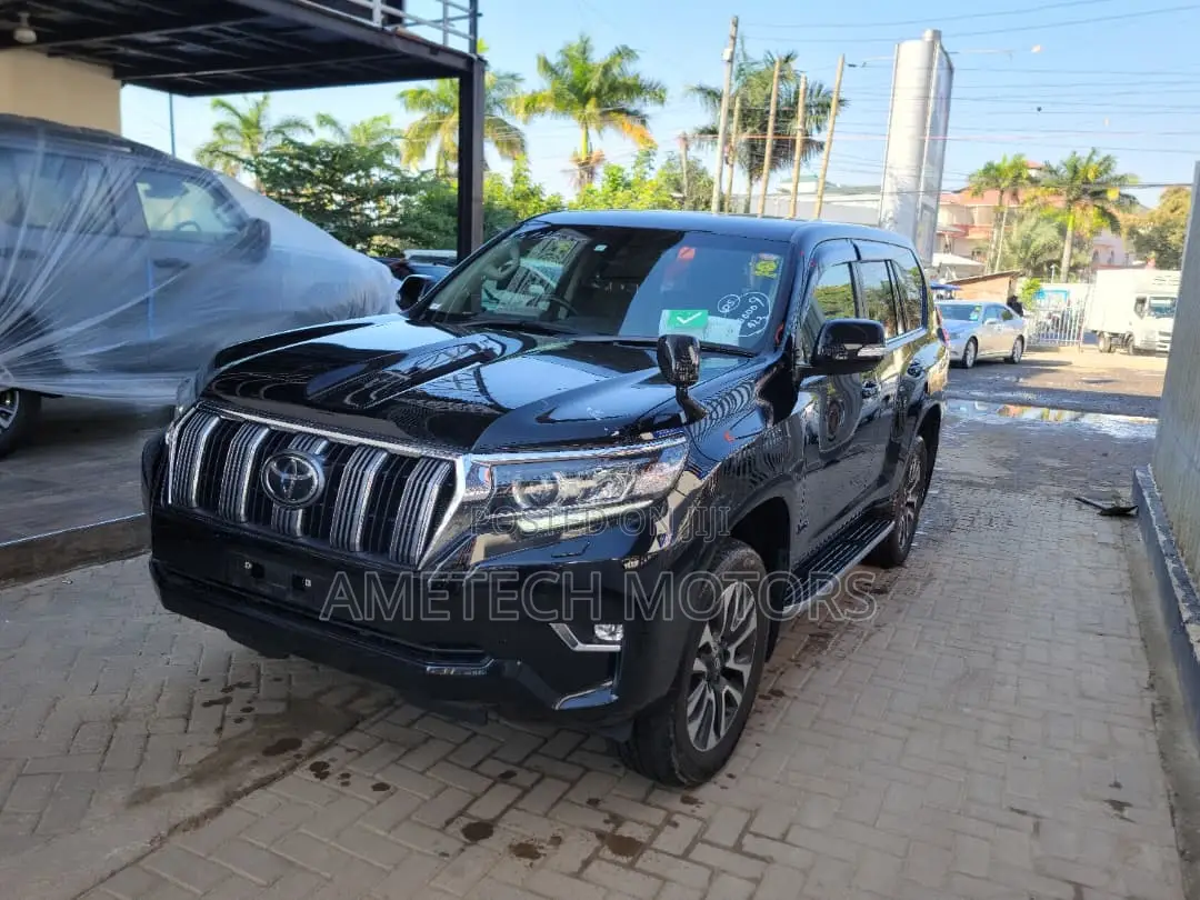Toyota Land Cruiser Prado 2023 Black