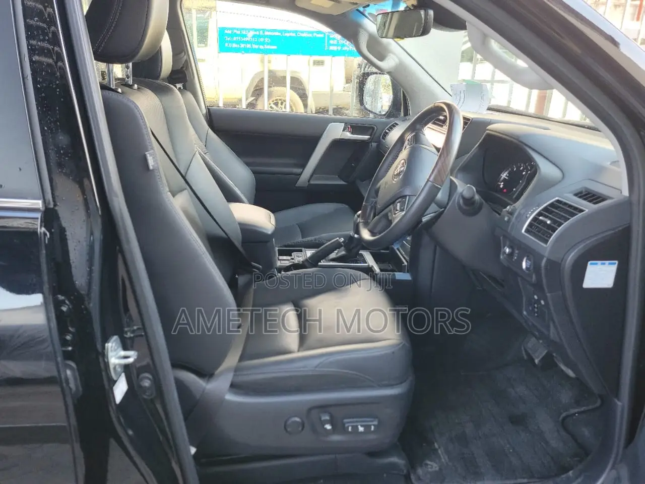 Toyota Land Cruiser Prado 2023 Black