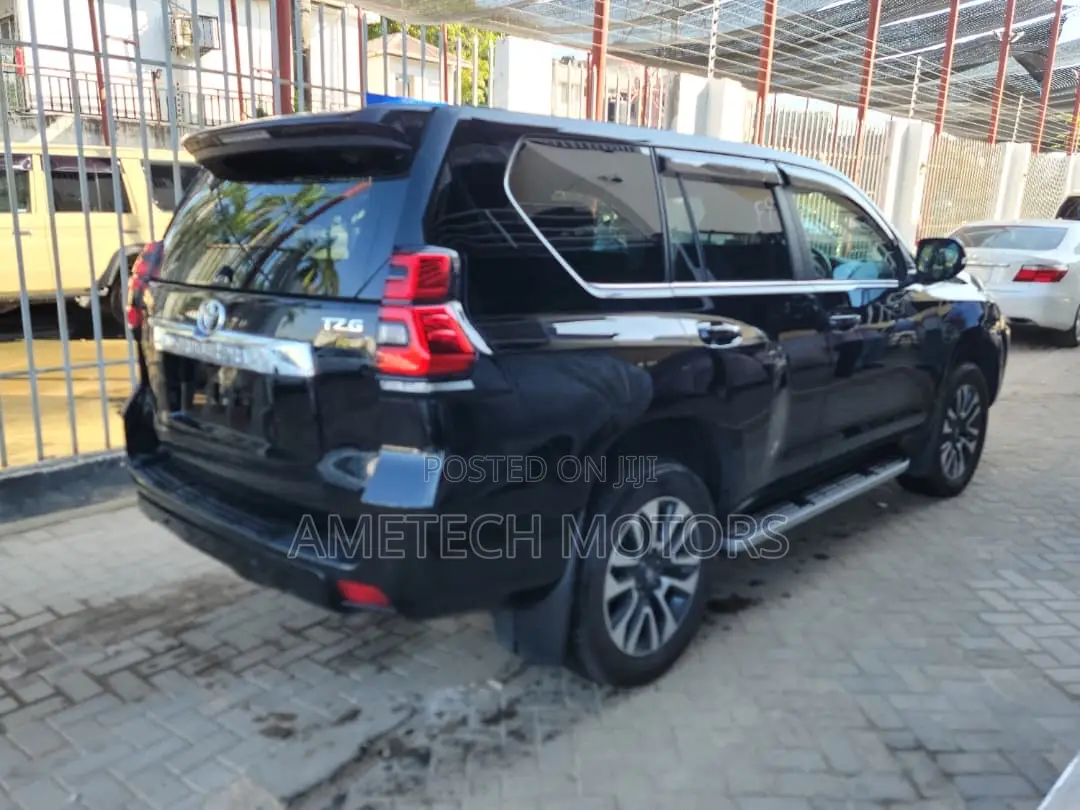Toyota Land Cruiser Prado 2023 Black