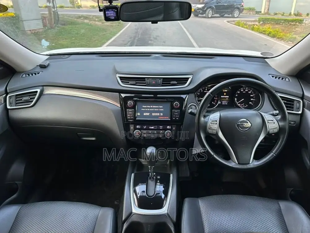 Nissan X-Trail 2.0 Petrol FWD 2015 White