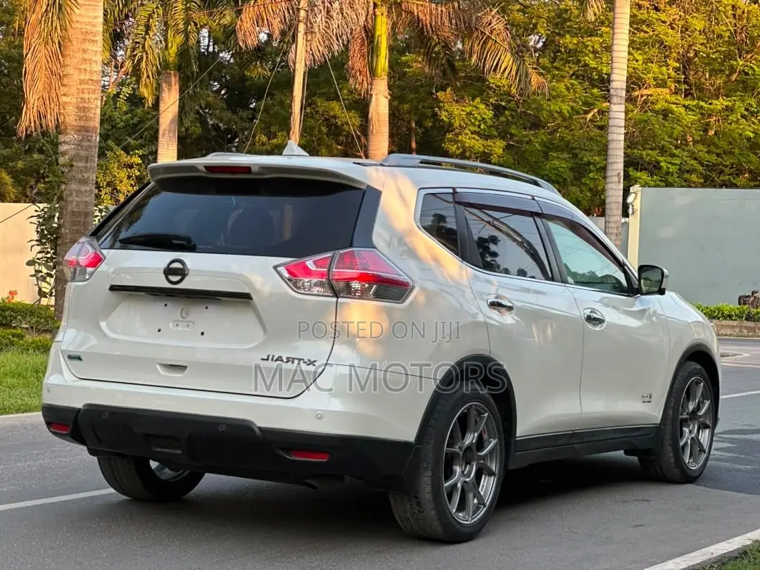 Nissan X-Trail 2.0 Petrol FWD 2015 White