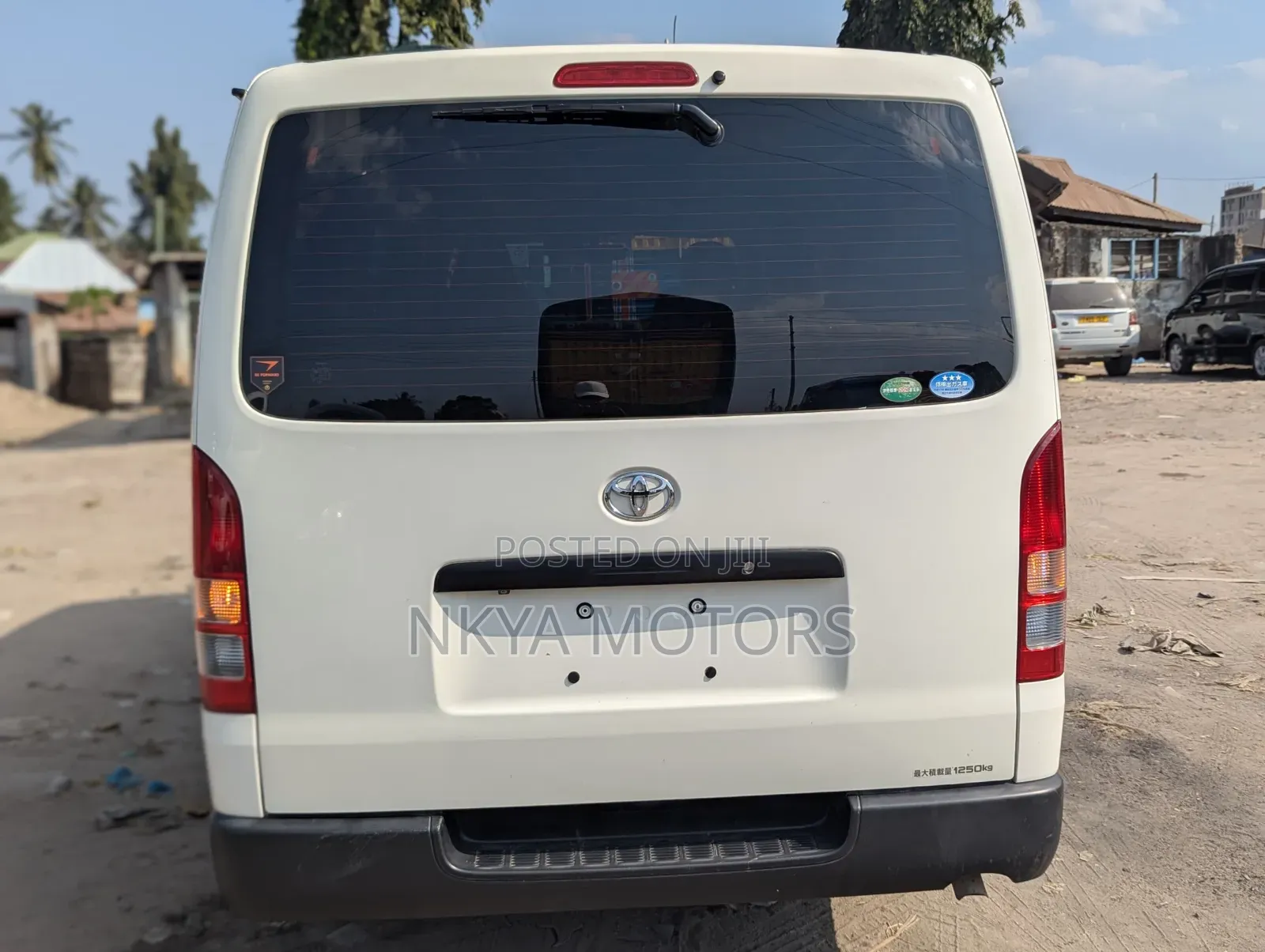 Toyota HiAce 2016 White