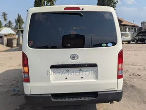 Toyota HiAce 2016 White