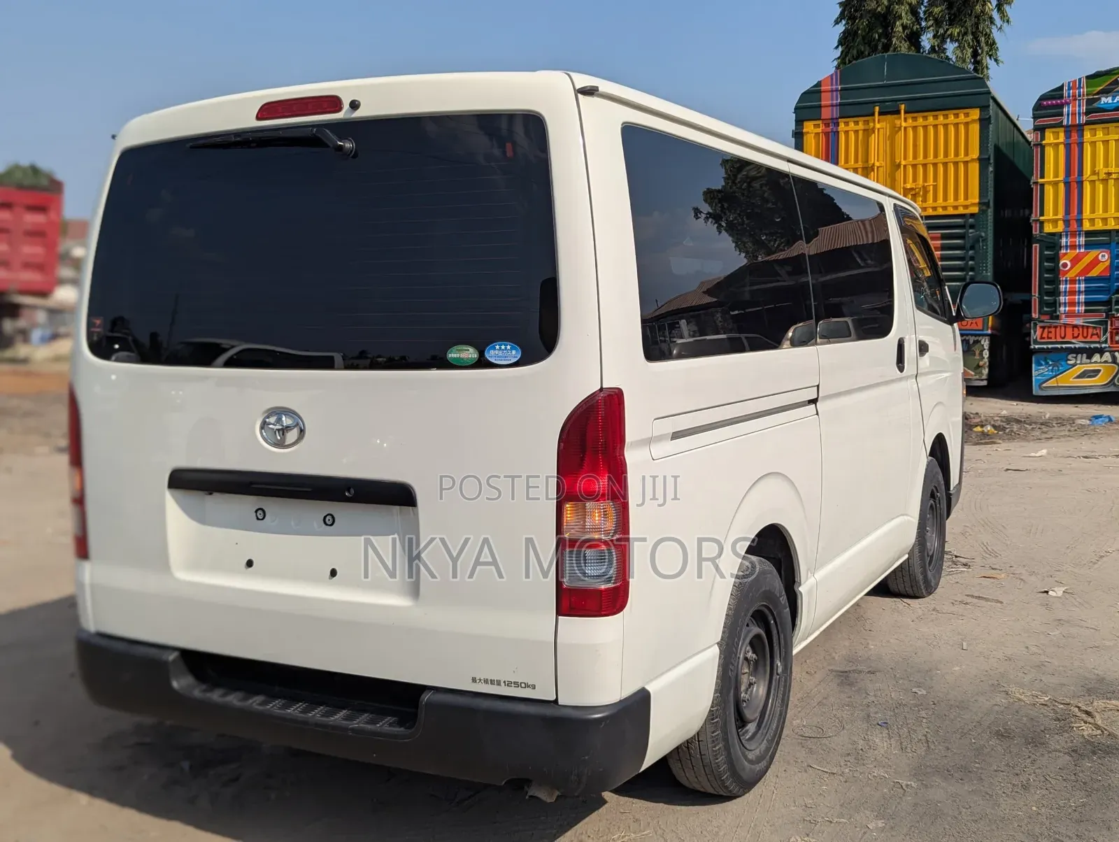 Toyota HiAce 2016 White
