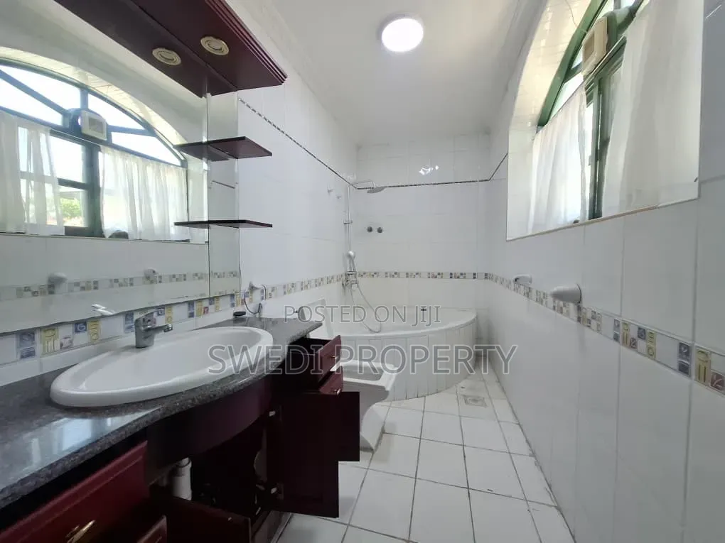 Furnished 4bdrm Villa in Swedi Property, Oyster Bay for rent
