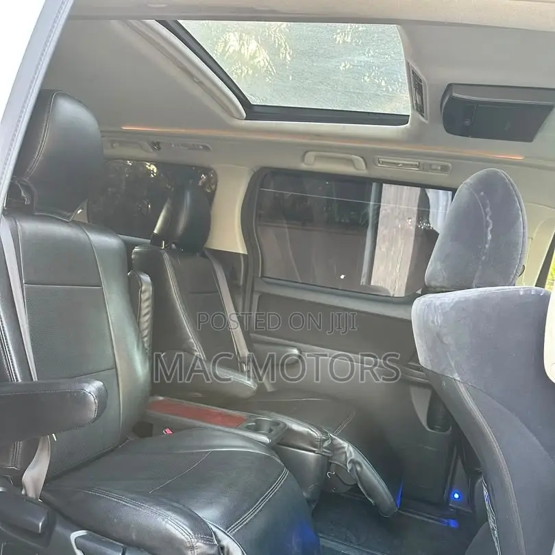 Toyota Vellfire 2010 White
