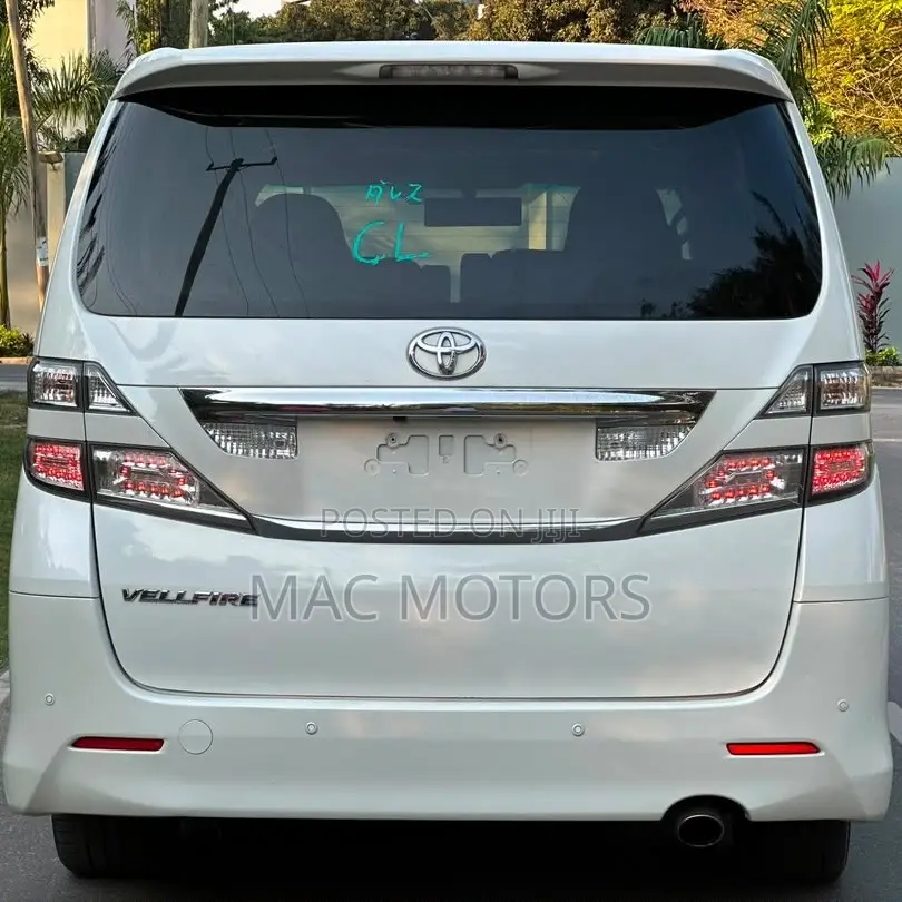 Toyota Vellfire 2010 White