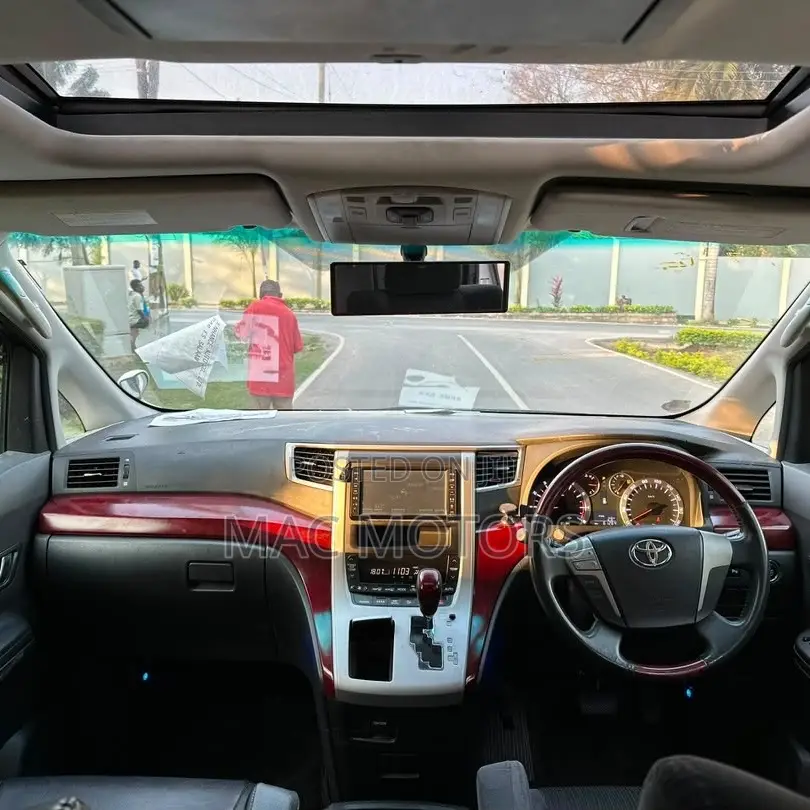 Toyota Vellfire 2010 White