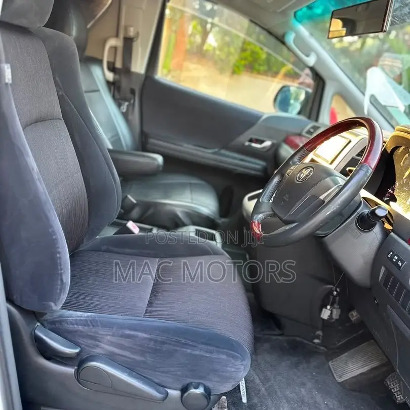Toyota Vellfire 2010 White