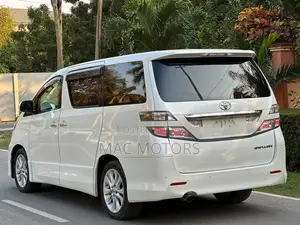 Toyota Vellfire 2010 White