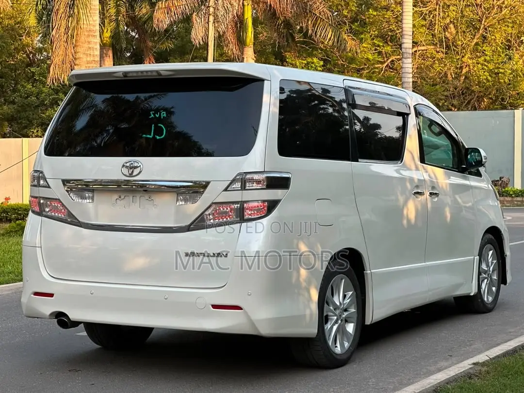Toyota Vellfire 2010 White