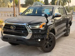 Toyota Hilux 2021 Black