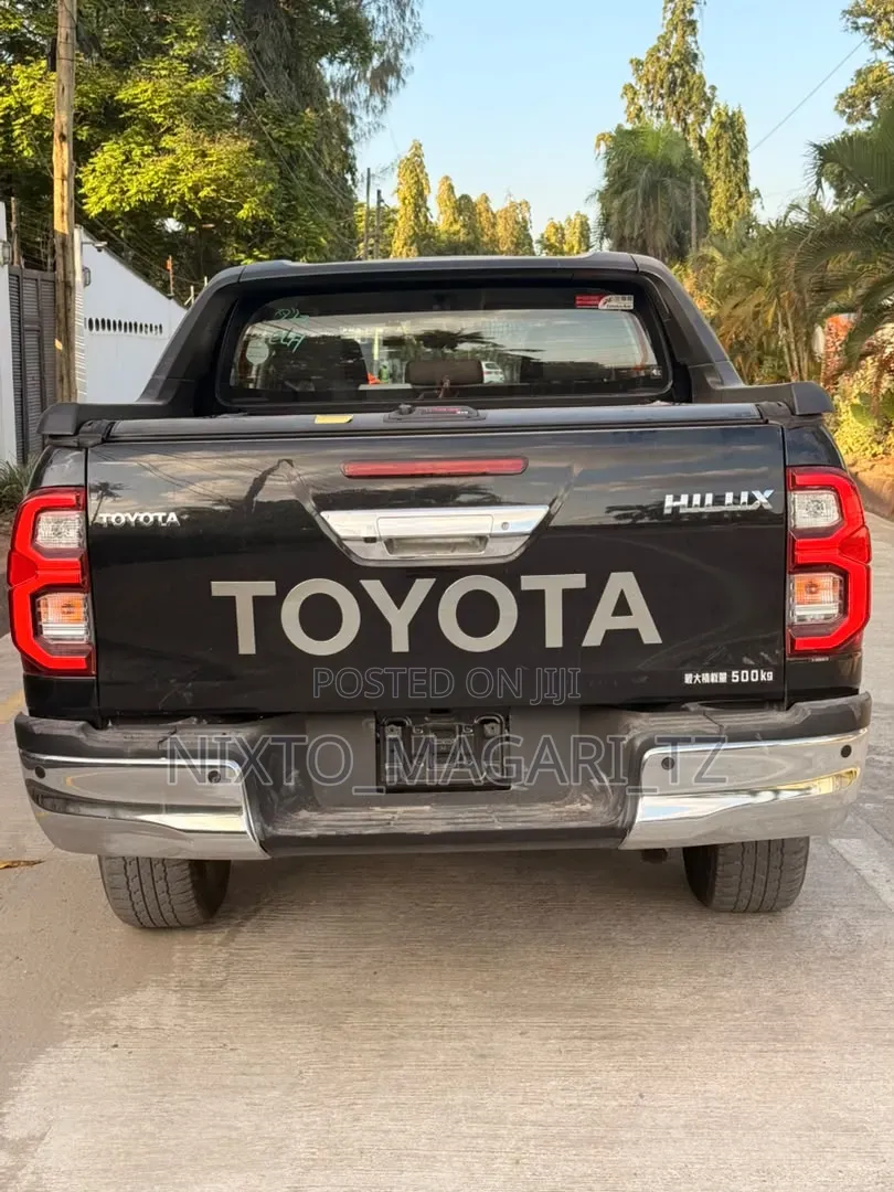 Toyota Hilux 2021 Black