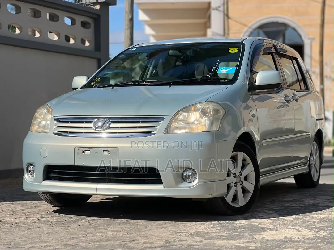 Toyota Raum 1.5 AWD 2005 Silver