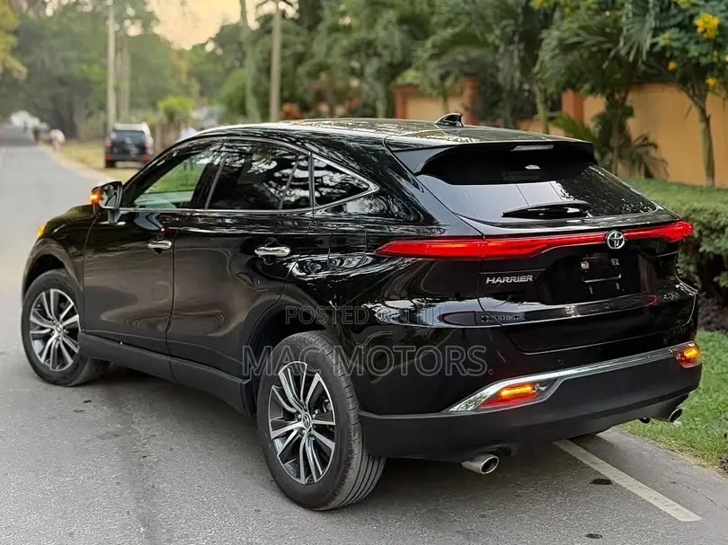 Toyota Harrier 2.0 2021 Black