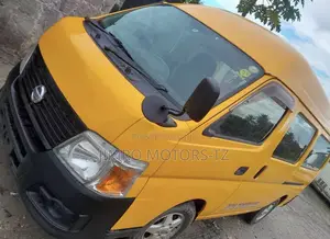 Nissan Caravan 2005 Yellow