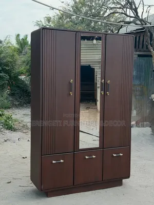Kabati La Mbao La Milango Mitatu
