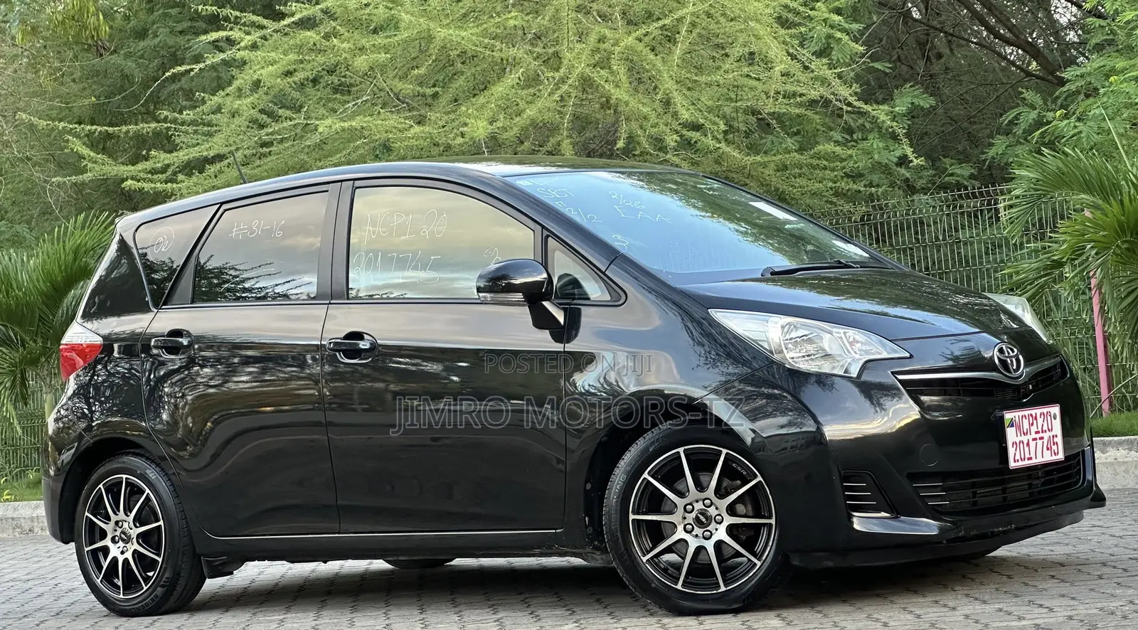 Toyota Ractis 2011 Black