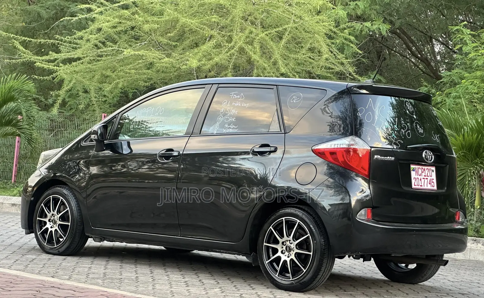 Toyota Ractis 2011 Black