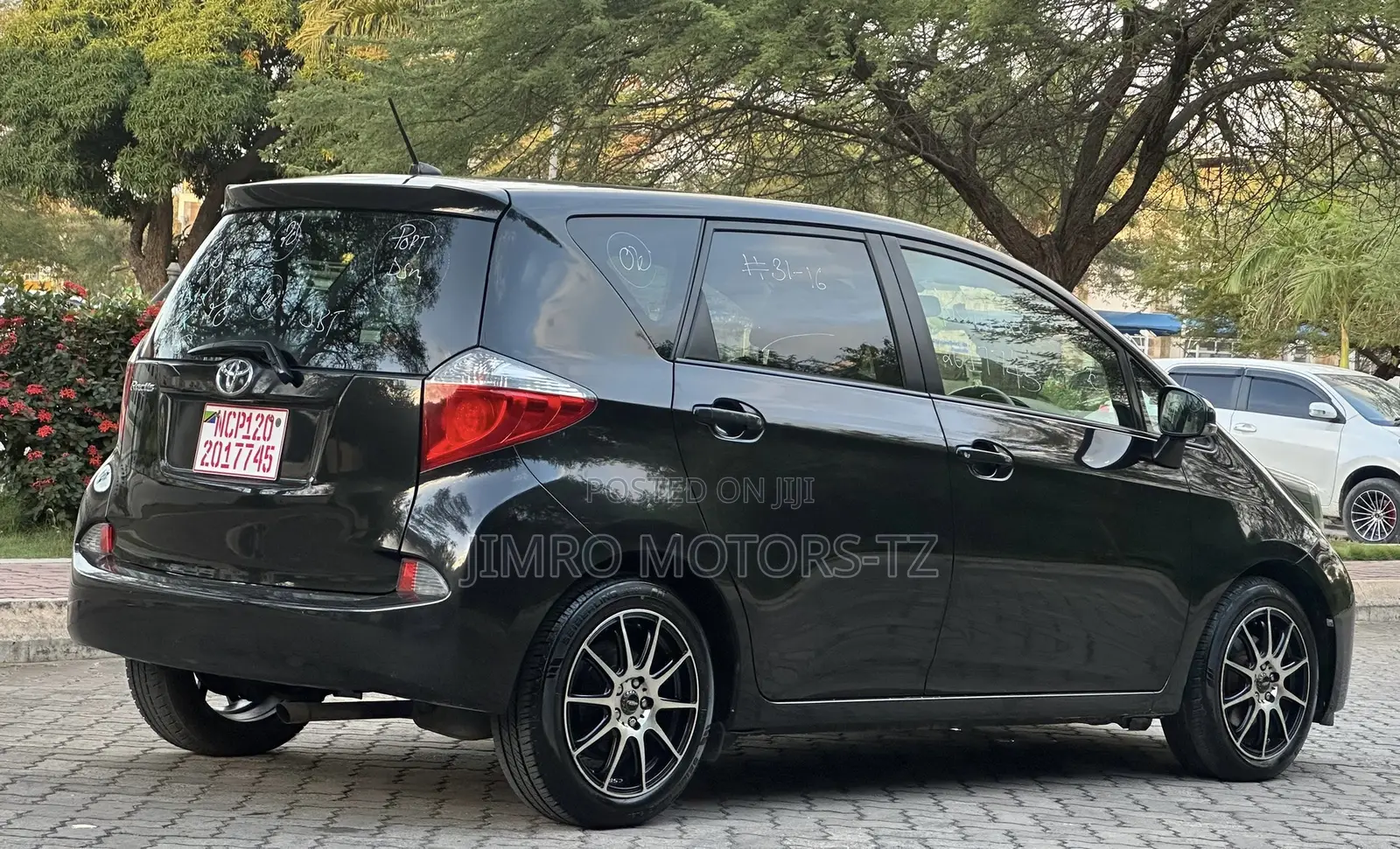 Toyota Ractis 2011 Black