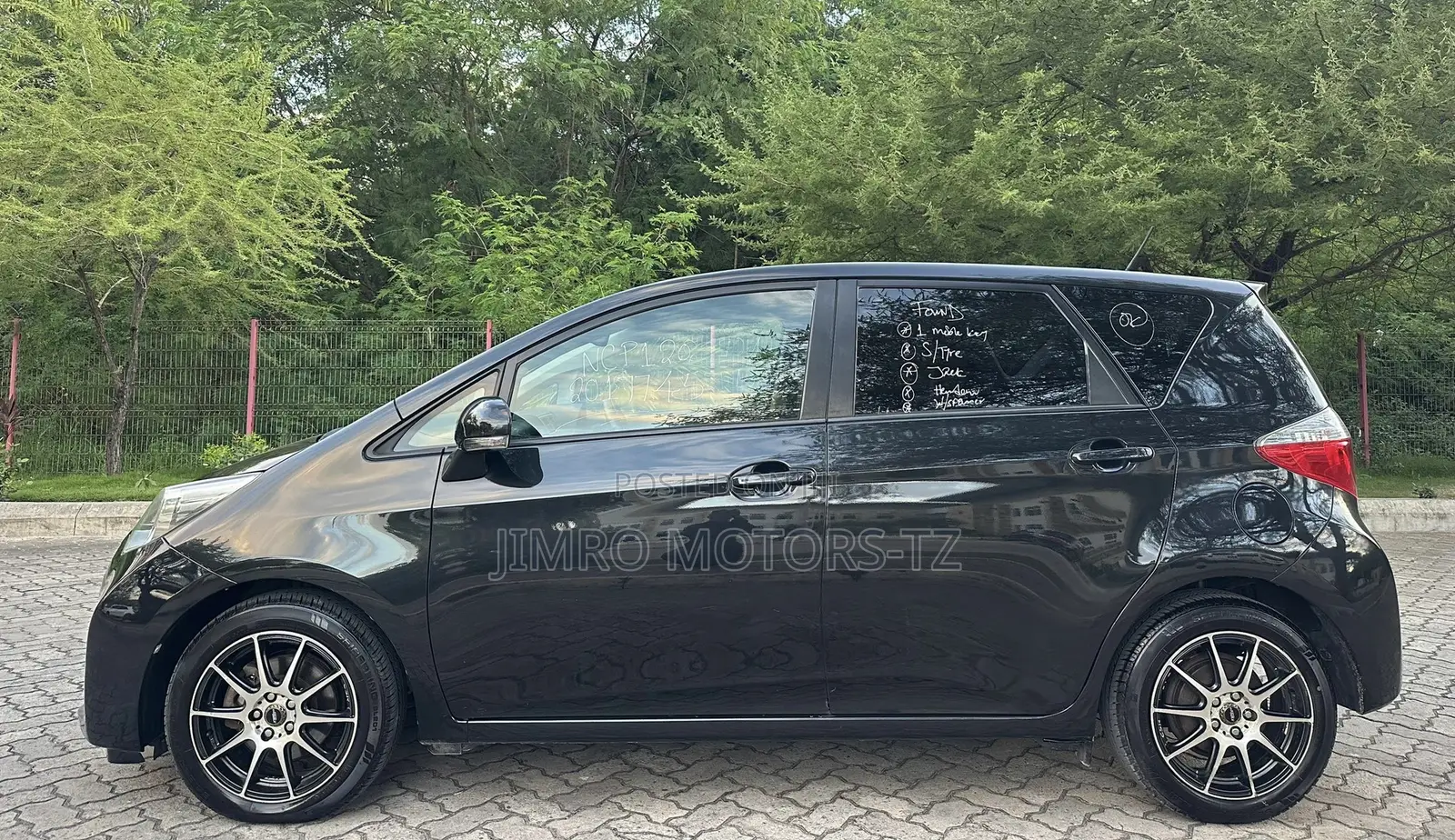 Toyota Ractis 2011 Black