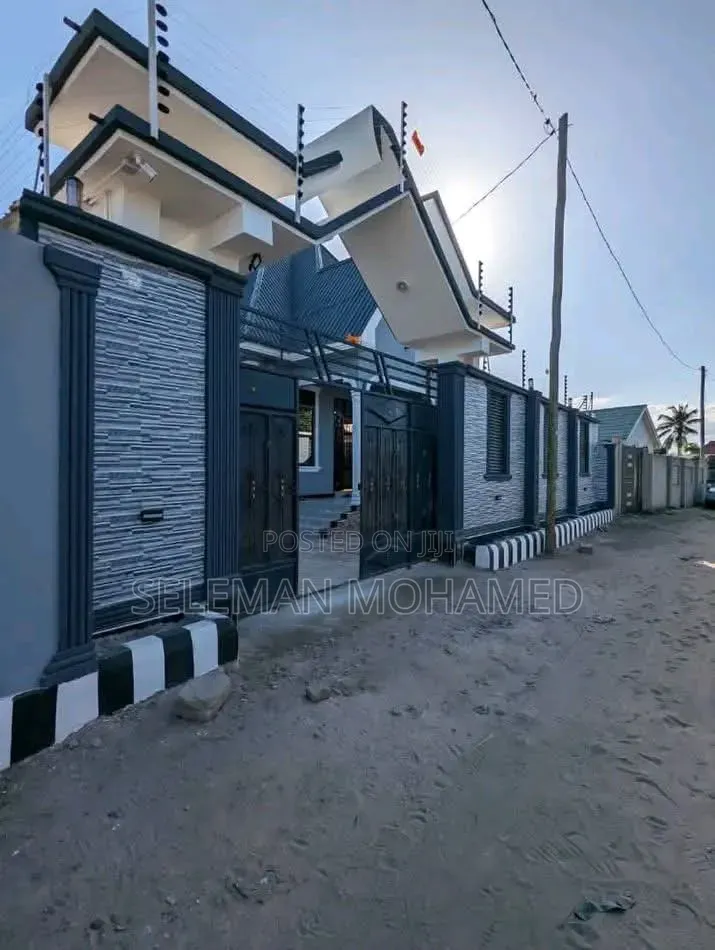 Furnished 4bdrm House in Biriani Real Estate, Charambe for sale