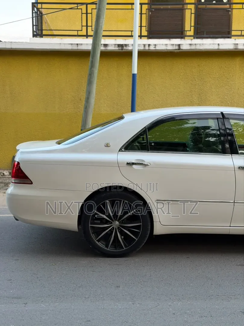 Toyota Crown 2007 White
