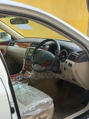Toyota Crown 2007 White