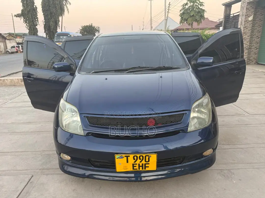 Toyota IST 2002 Blue
