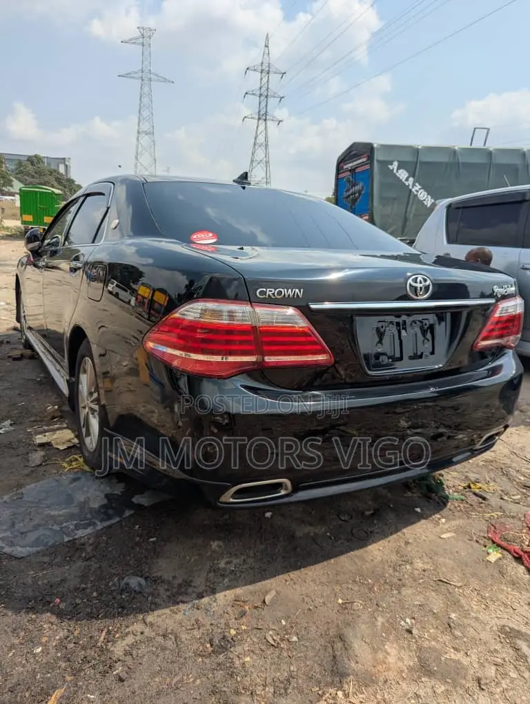 Toyota Crown 2010 Black