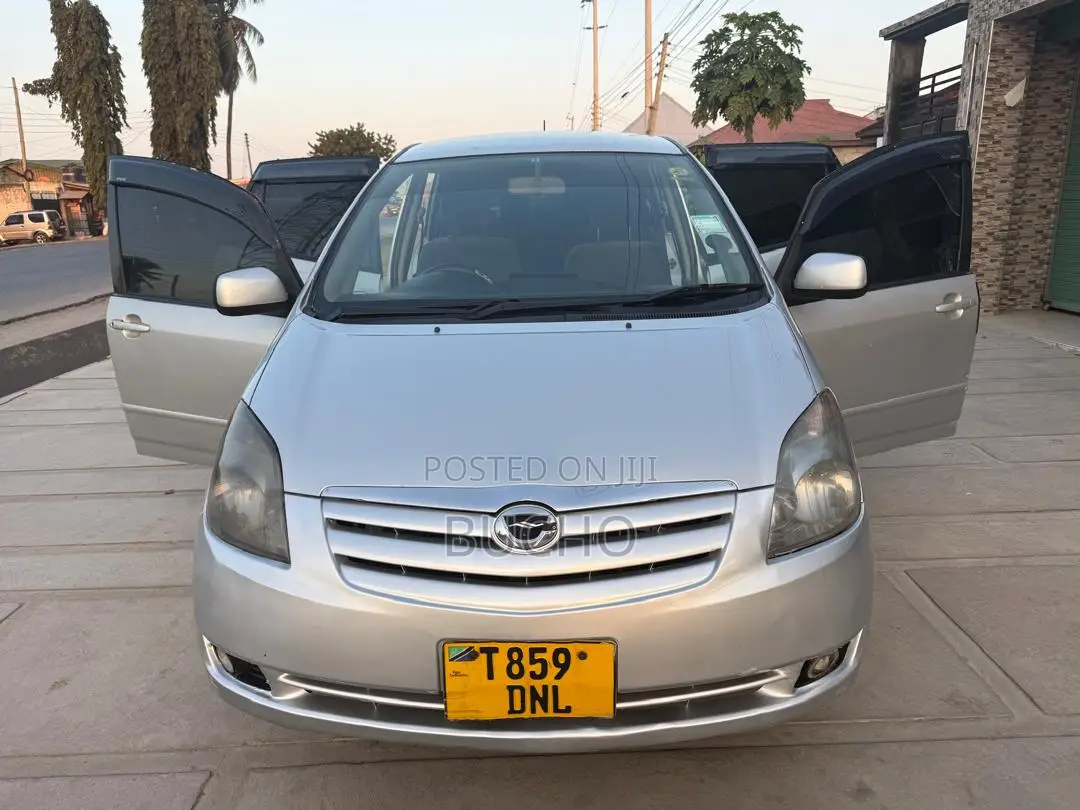 Toyota Corolla Spacio 2003 Gold