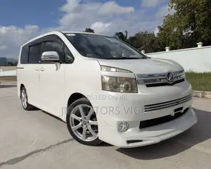 Toyota Voxy 2009 Pearl