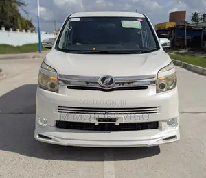 Toyota Voxy 2009 Pearl