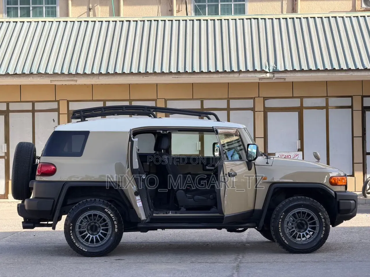Toyota FJ Cruiser 2022 Beige