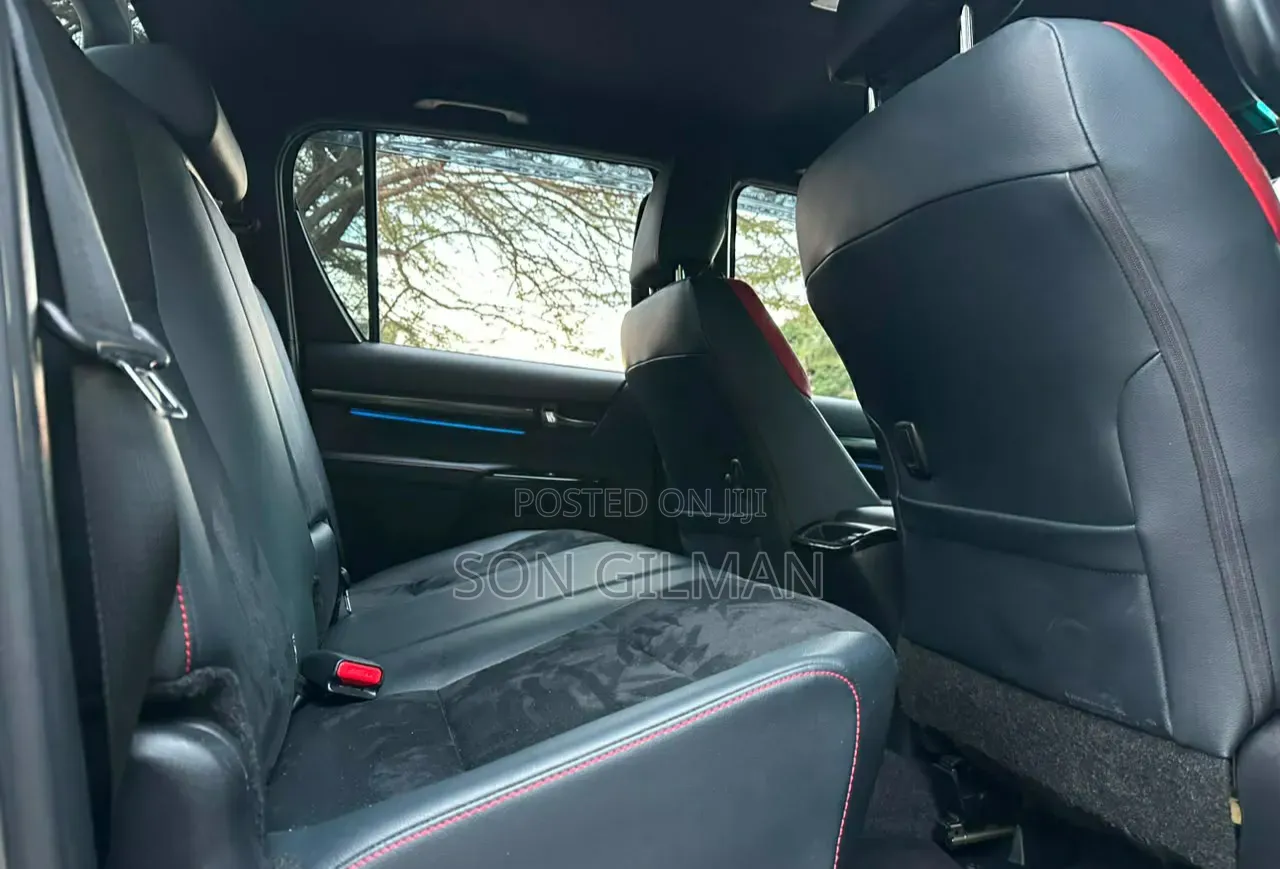 Toyota Hilux 2023 Gray