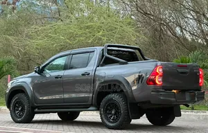 Toyota Hilux 2023 Gray