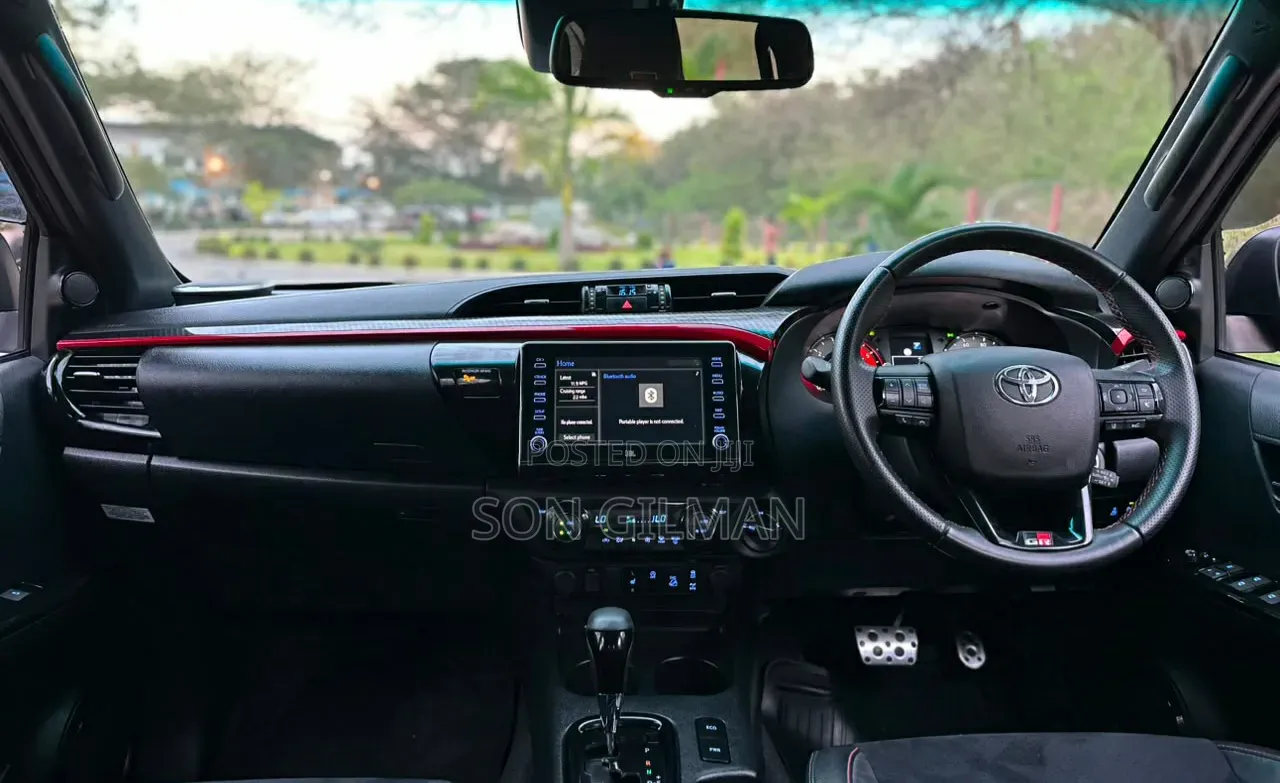 Toyota Hilux 2023 Gray