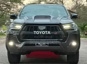 Toyota Hilux 2023 Gray
