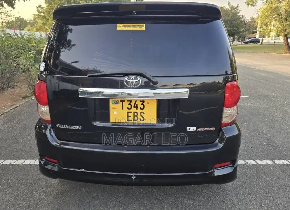 Toyota Rumion 1.5 FWD 2023 Black