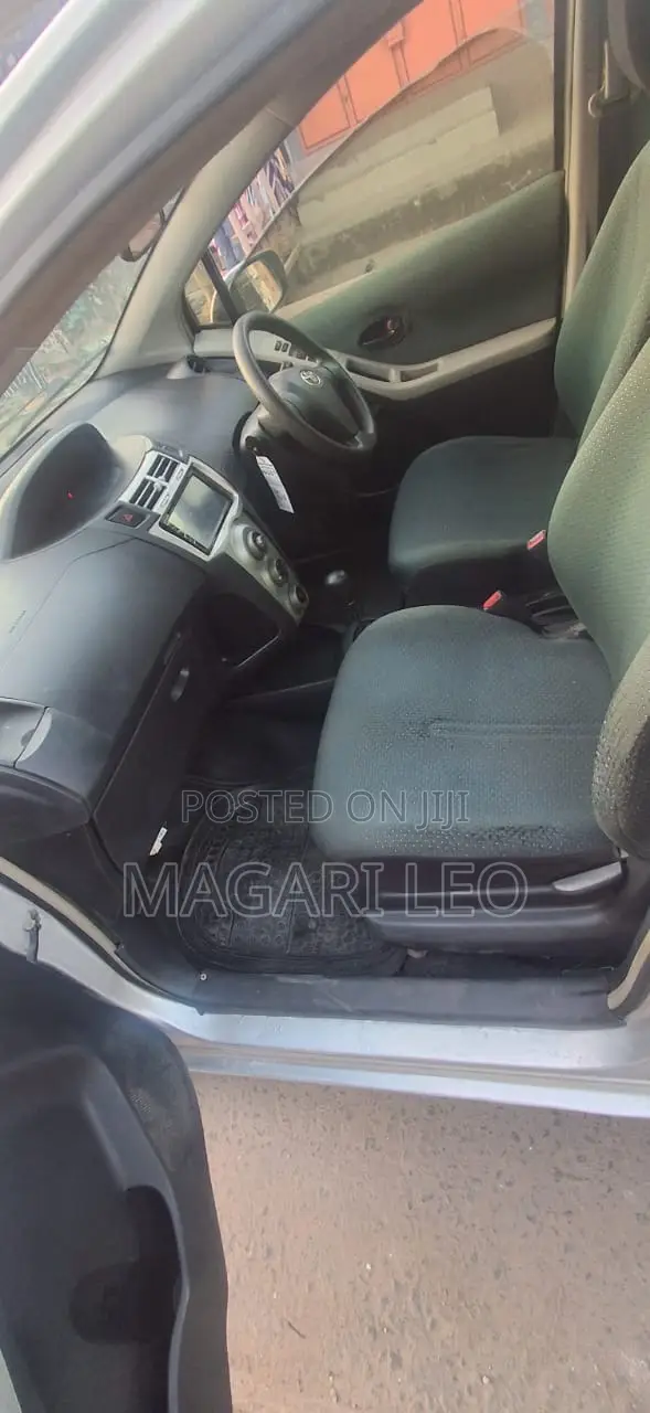 Toyota Vitz 1.5 FWD 5dr 2006 Silver