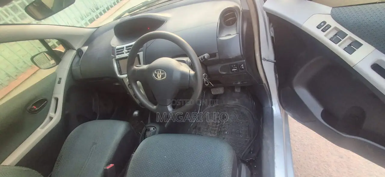 Toyota Vitz 1.5 FWD 5dr 2006 Silver