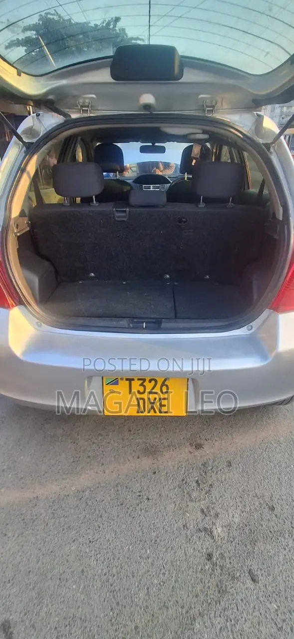 Toyota Vitz 1.5 FWD 5dr 2006 Silver