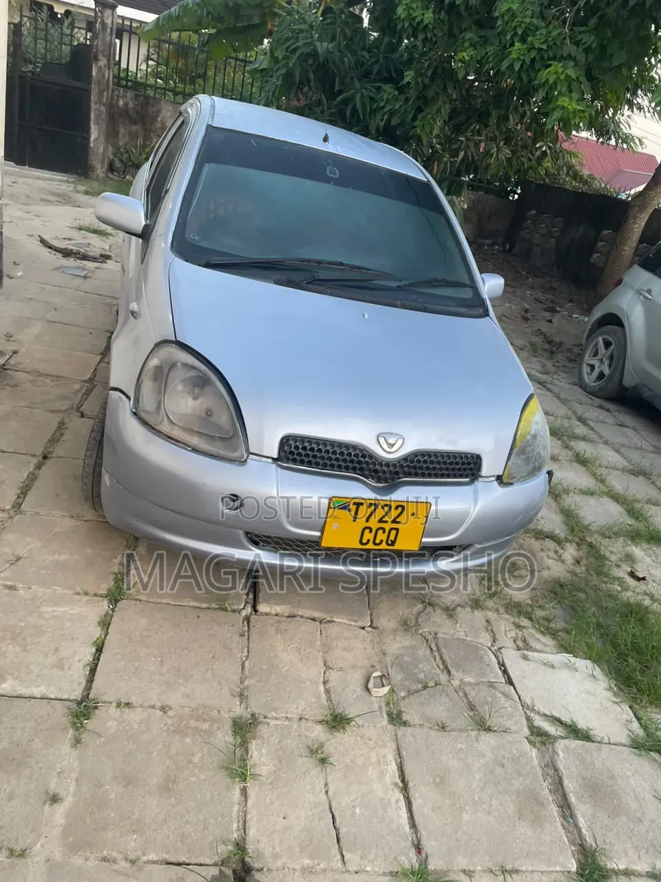 Toyota Vitz 2000 Silver