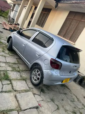Toyota Vitz 2000 Silver