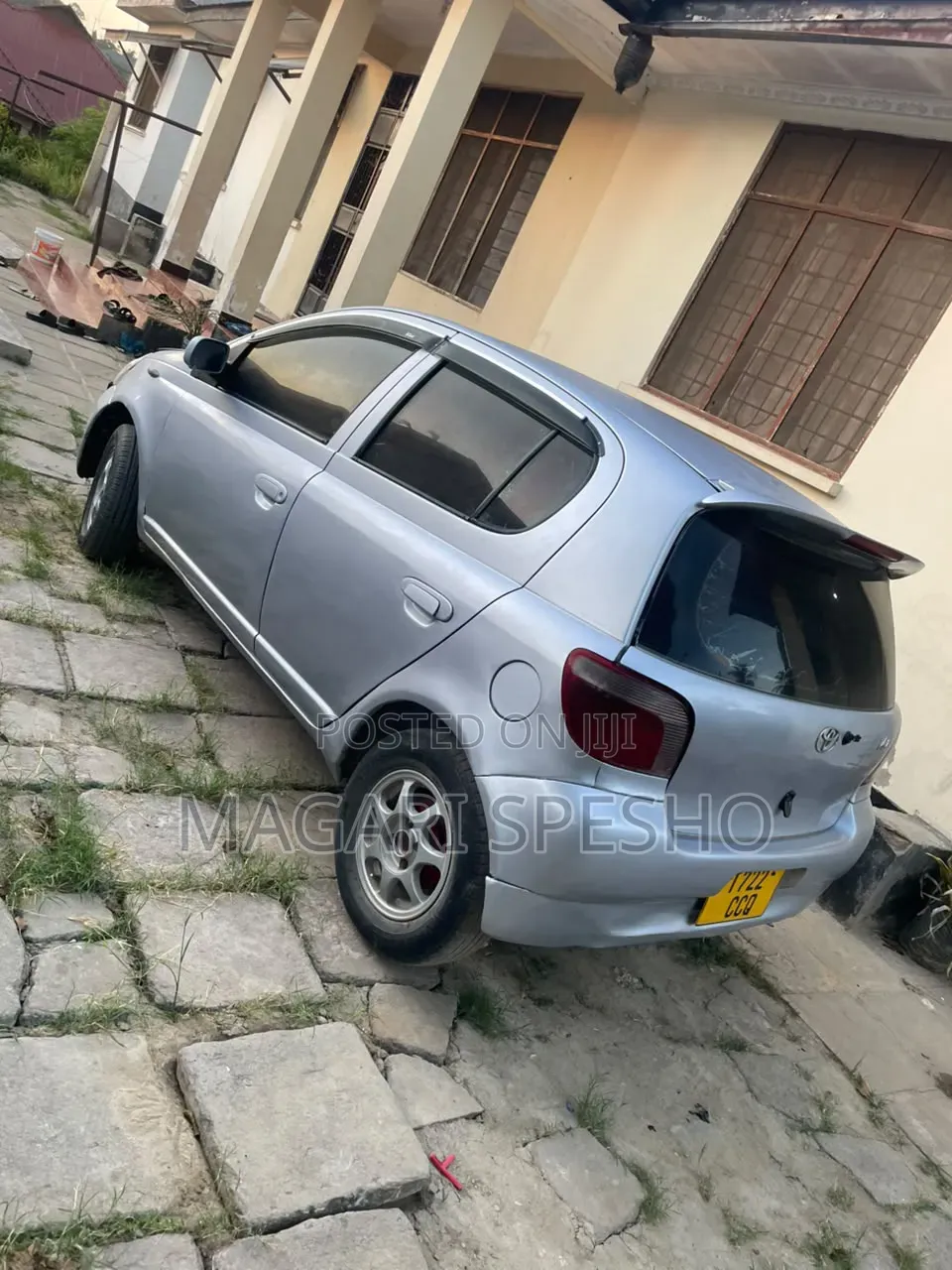 Toyota Vitz 2000 Silver