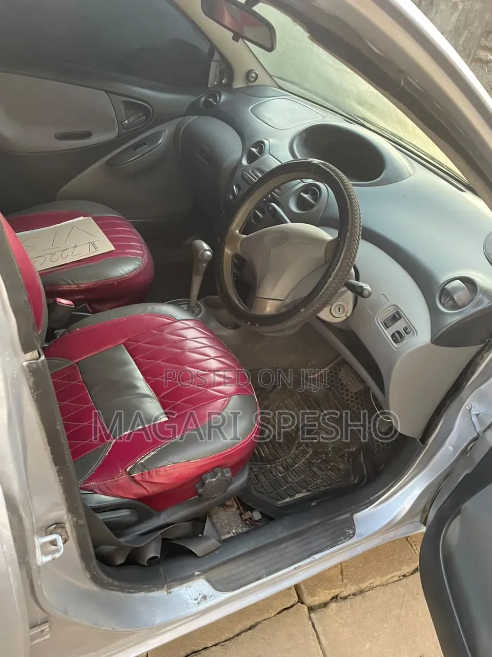 Toyota Vitz 2000 Silver