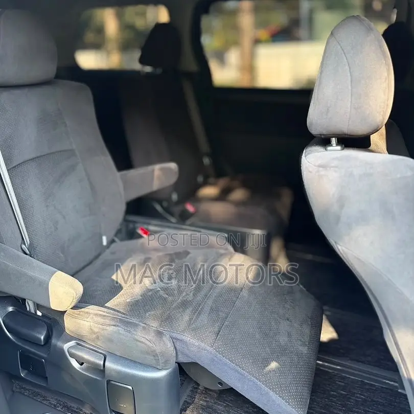 Toyota Vellfire V 2.4 FWD 7-Seater 2010 White