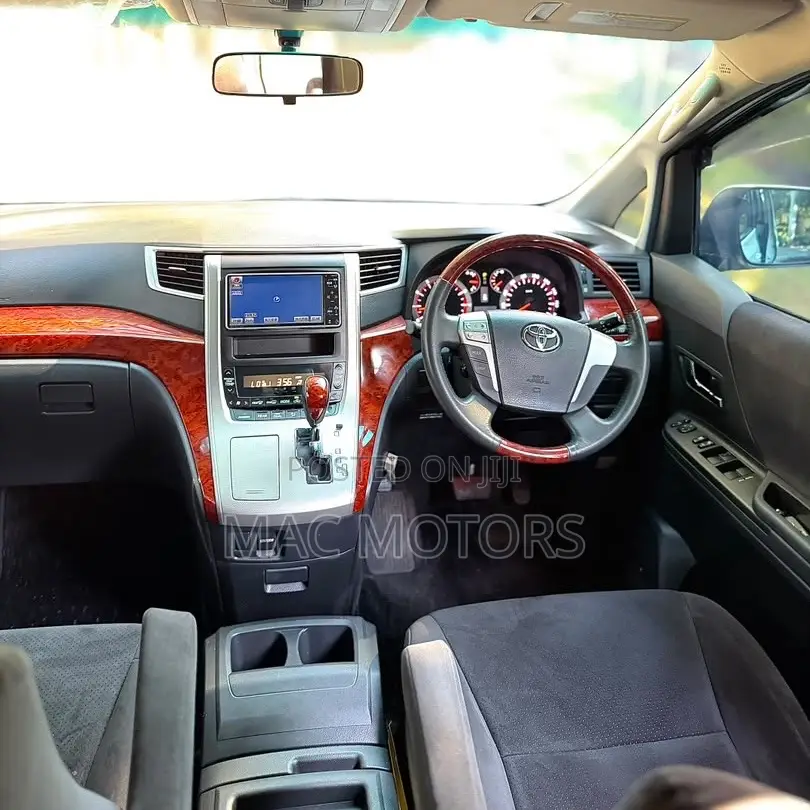 Toyota Vellfire V 2.4 FWD 7-Seater 2010 White