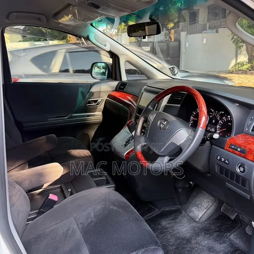 Toyota Vellfire V 2.4 FWD 7-Seater 2010 White