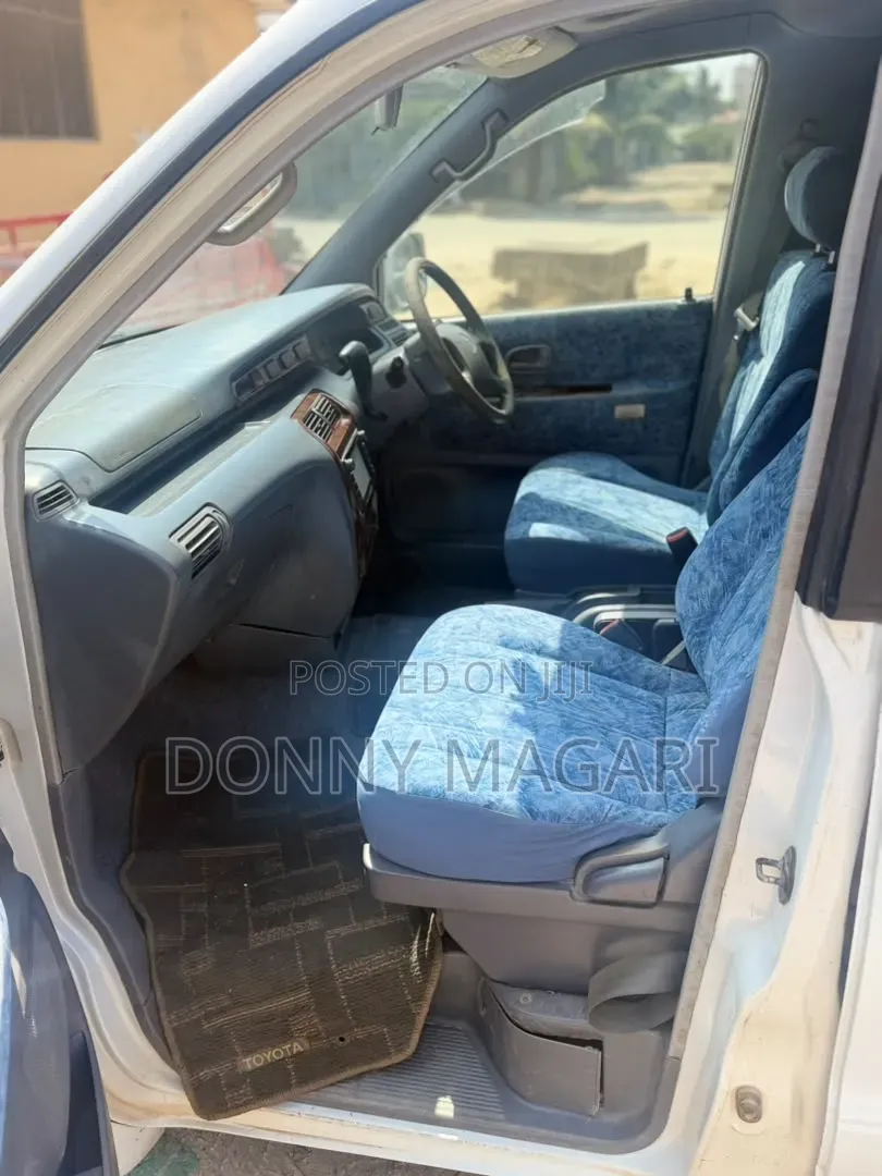 Toyota Noah 2001 White
